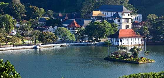 دریاچه‌ی کندی در شهر کندی - سریلانکا